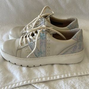 Vionic Simasa sneakers size 8.5